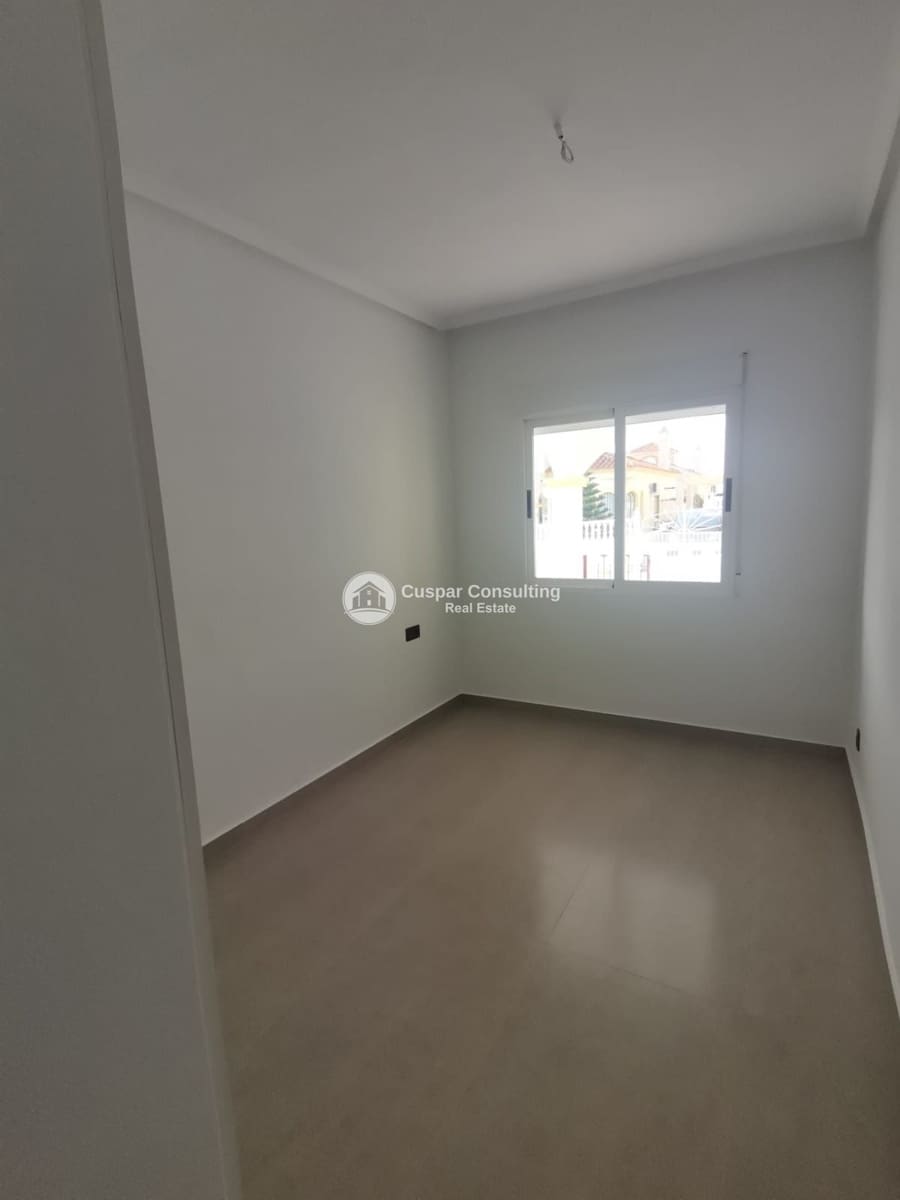 2 makuuhuone Huvila myytävänä paikassa Algorfa mukana uima-altaan 
autotalli - 249 000 € (Ref: 9646407)