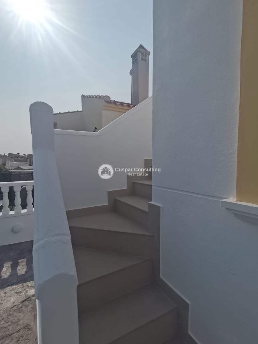 2 makuuhuone Huvila myytävänä paikassa Algorfa mukana uima-altaan 
autotalli - 249 000 € (Ref: 9646407)