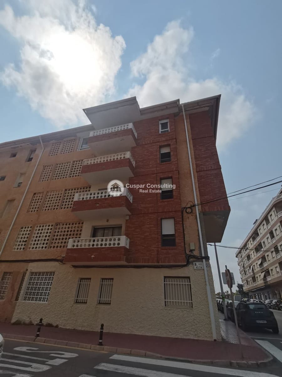 3 bedroom Penthouse for sale in Torrevieja with garage - € 249,000 (Ref: 9646408)