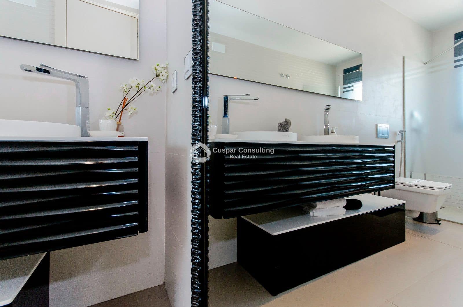 3 bedroom Villa for sale in Dehesa de Campoamor with pool garage - € 1,195,000 (Ref: 9646411)