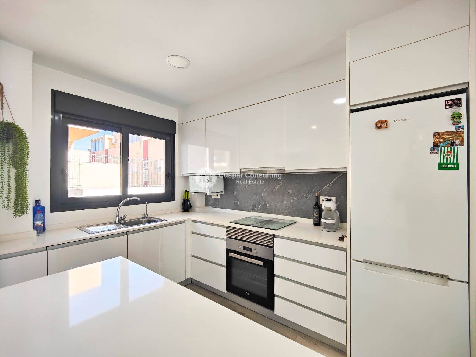 Piso de 3 habitaciones en Guardamar del Segura en venta con piscina garaje - 289.900 € (Ref: 9656797)