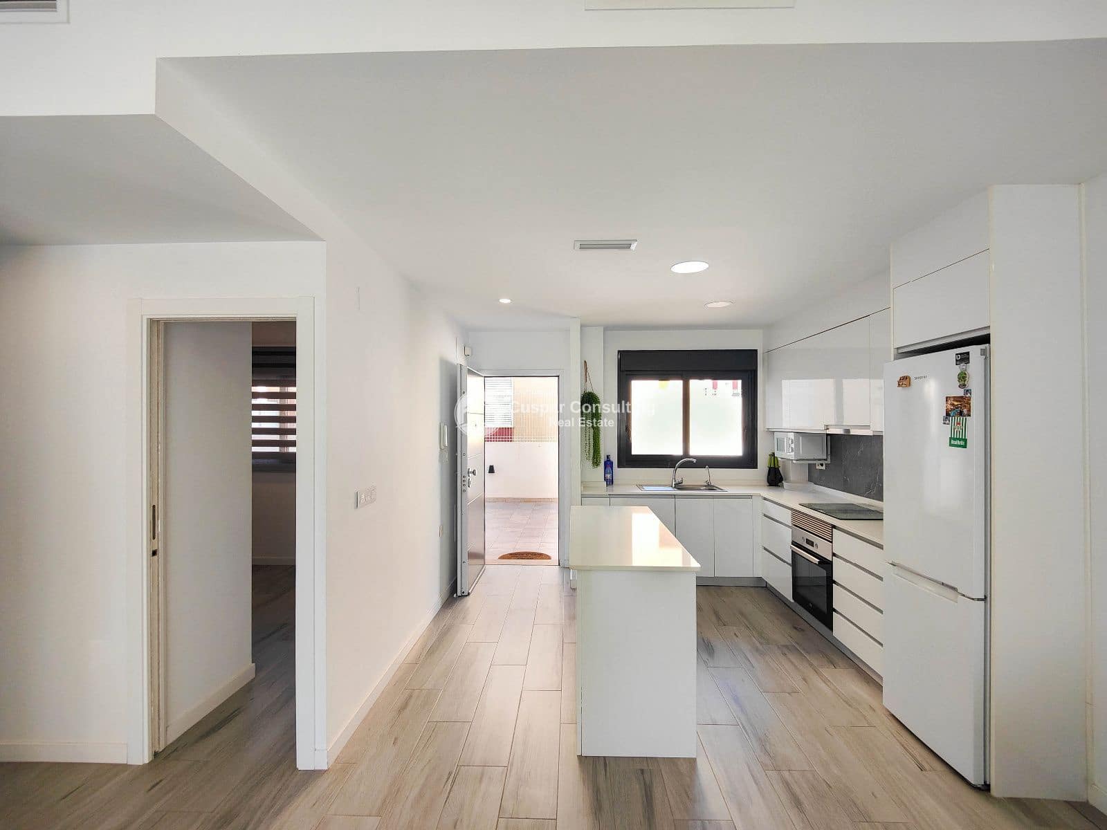 Piso de 3 habitaciones en Guardamar del Segura en venta con piscina garaje - 289.900 € (Ref: 9656797)