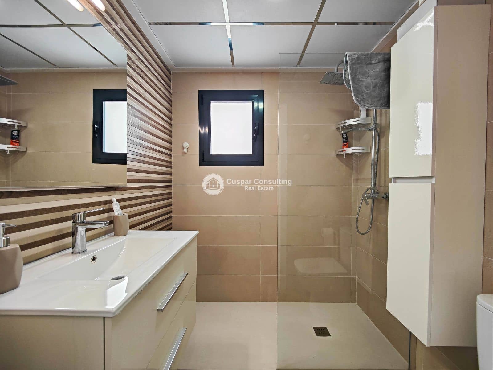 Piso de 3 habitaciones en Guardamar del Segura en venta con piscina garaje - 289.900 € (Ref: 9656797)