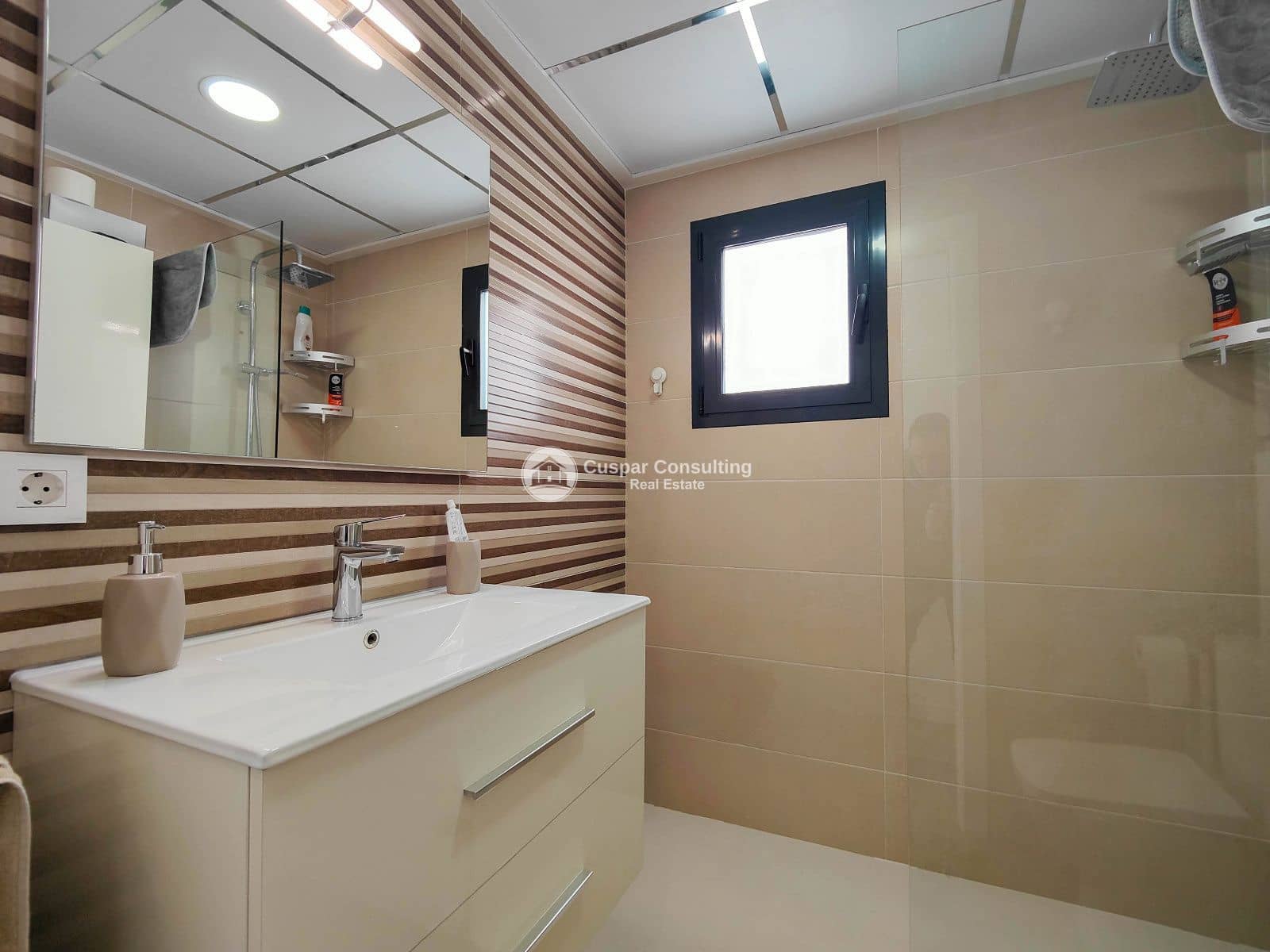 Piso de 3 habitaciones en Guardamar del Segura en venta con piscina garaje - 289.900 € (Ref: 9656797)