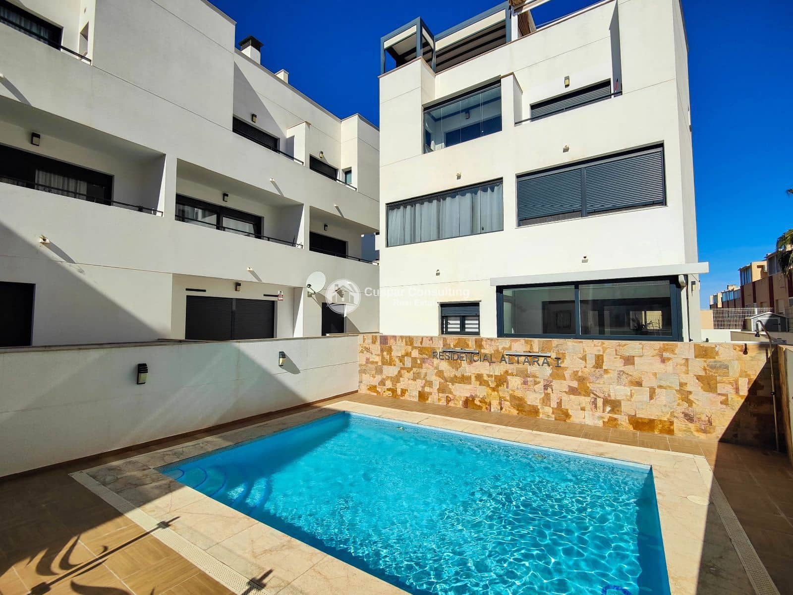 Piso de 3 habitaciones en Guardamar del Segura en venta con piscina garaje - 289.900 € (Ref: 9656797)