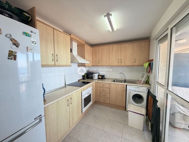 2 slaapkamer Flat te koop in La Manga del Mar Menor met zwembad garage - € 195.000 (Ref: 9737215)