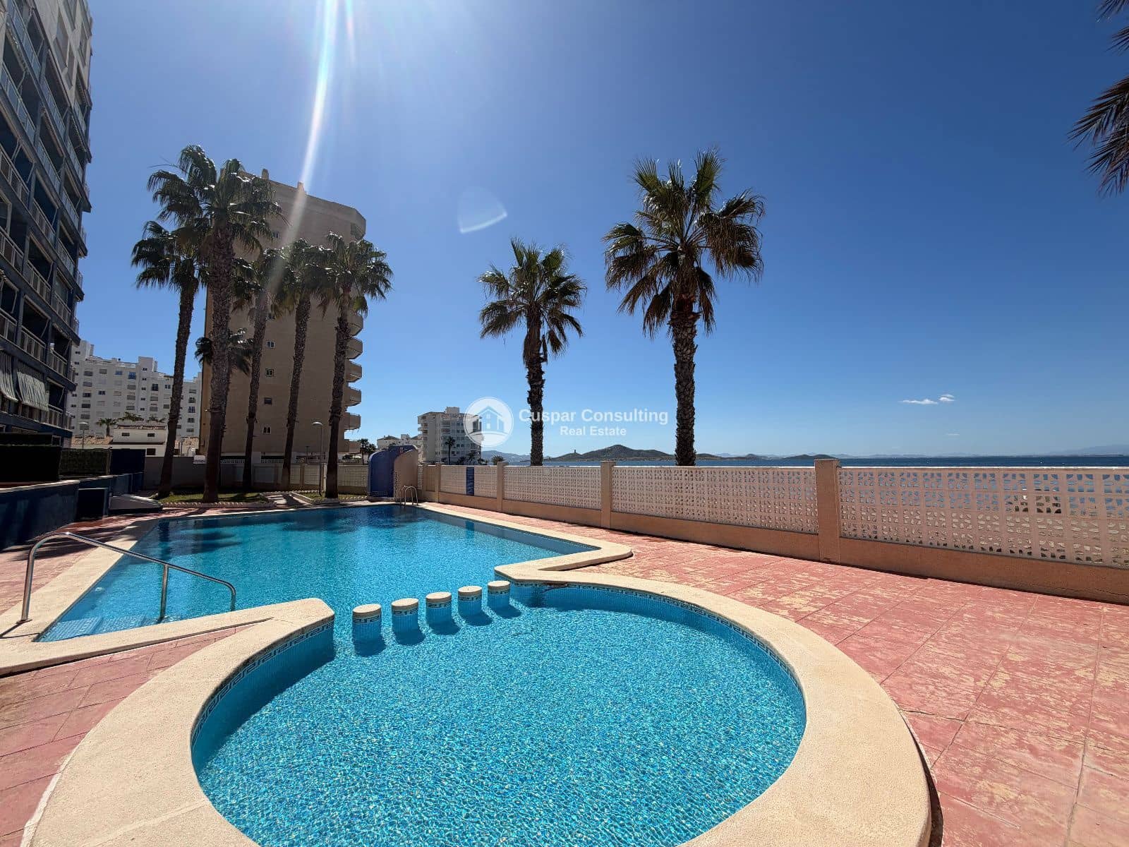 2 sovrum Lägenhet till salu i La Manga del Mar Menor med pool garage - 195 000 € (Ref: 9737215)