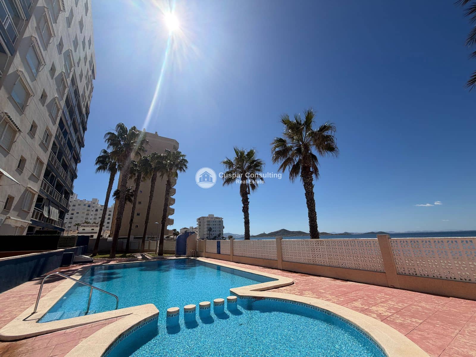 2 sovrum Lägenhet till salu i La Manga del Mar Menor med pool garage - 195 000 € (Ref: 9737215)