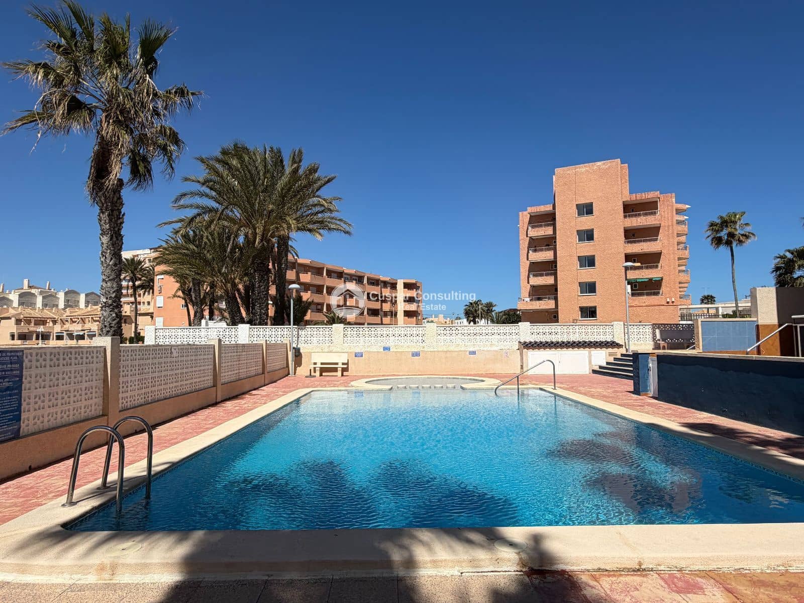 2 sovrum Lägenhet till salu i La Manga del Mar Menor med pool garage - 195 000 € (Ref: 9737215)