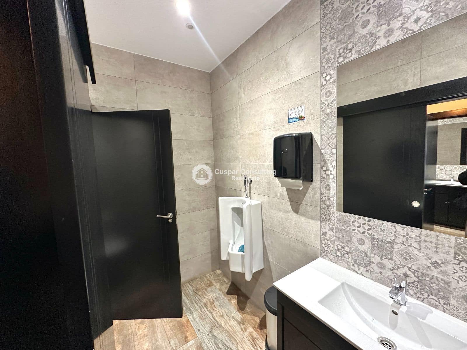 Commercial for sale in Los Alcazares - € 365,000 (Ref: 9748416)