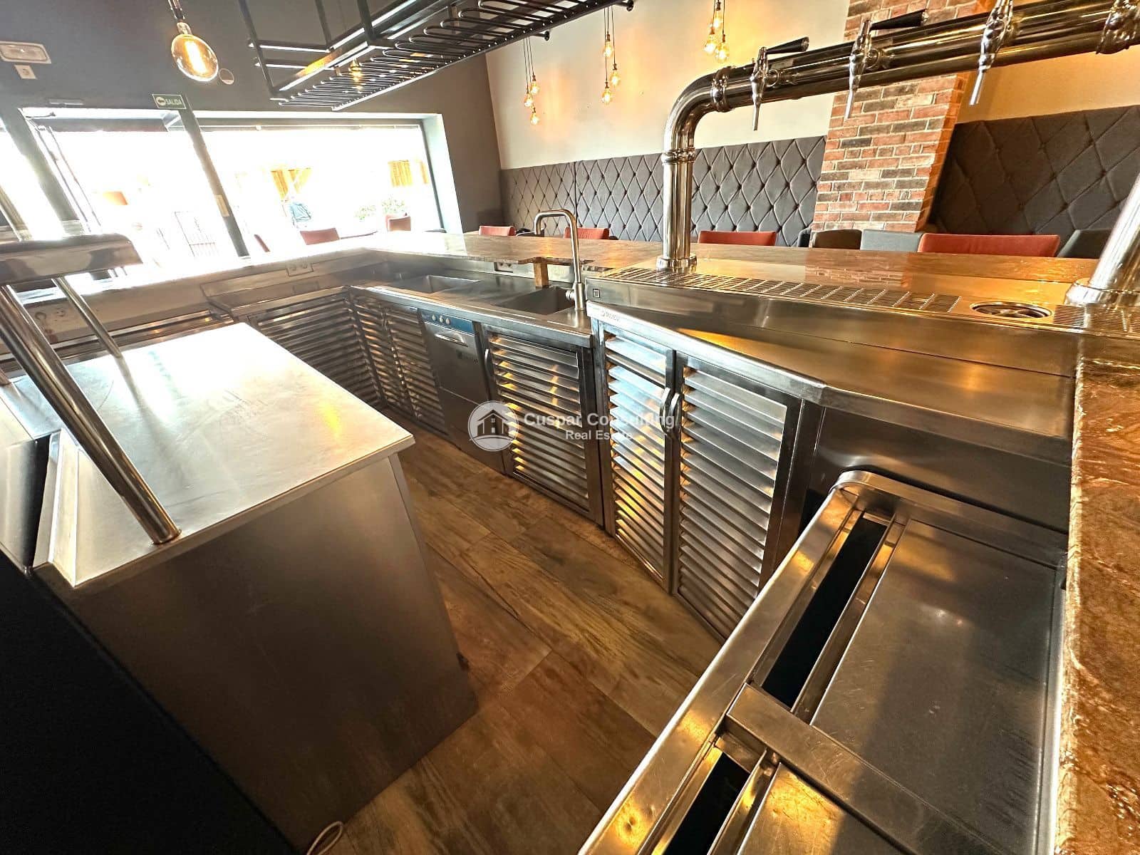 Commercial for sale in Los Alcazares - € 365,000 (Ref: 9748416)