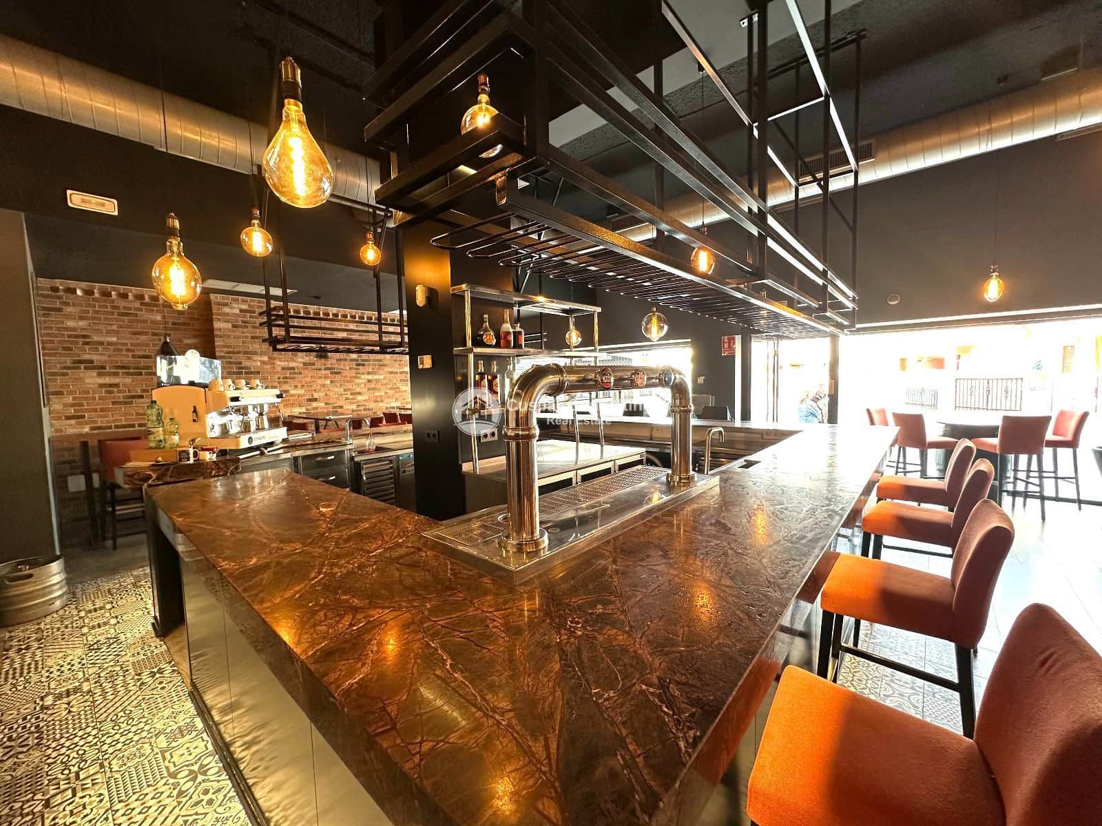 Commercial for sale in Los Alcazares - € 365,000 (Ref: 9748416)