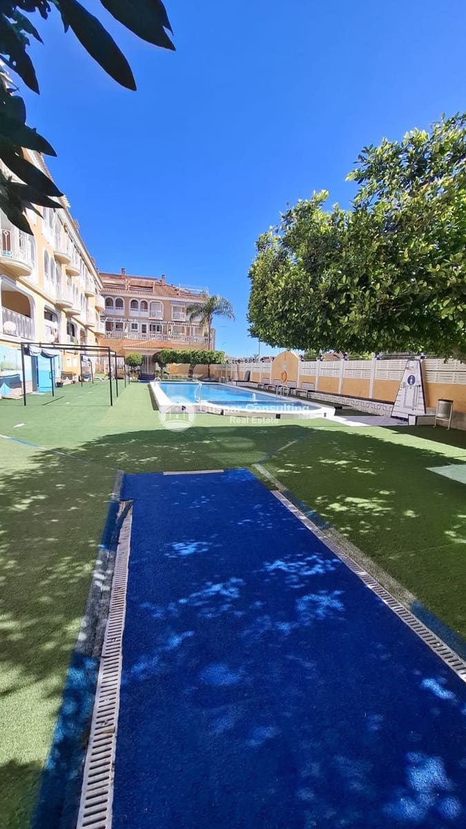 Commercial for sale in Los Alcazares - € 365,000 (Ref: 9748416)