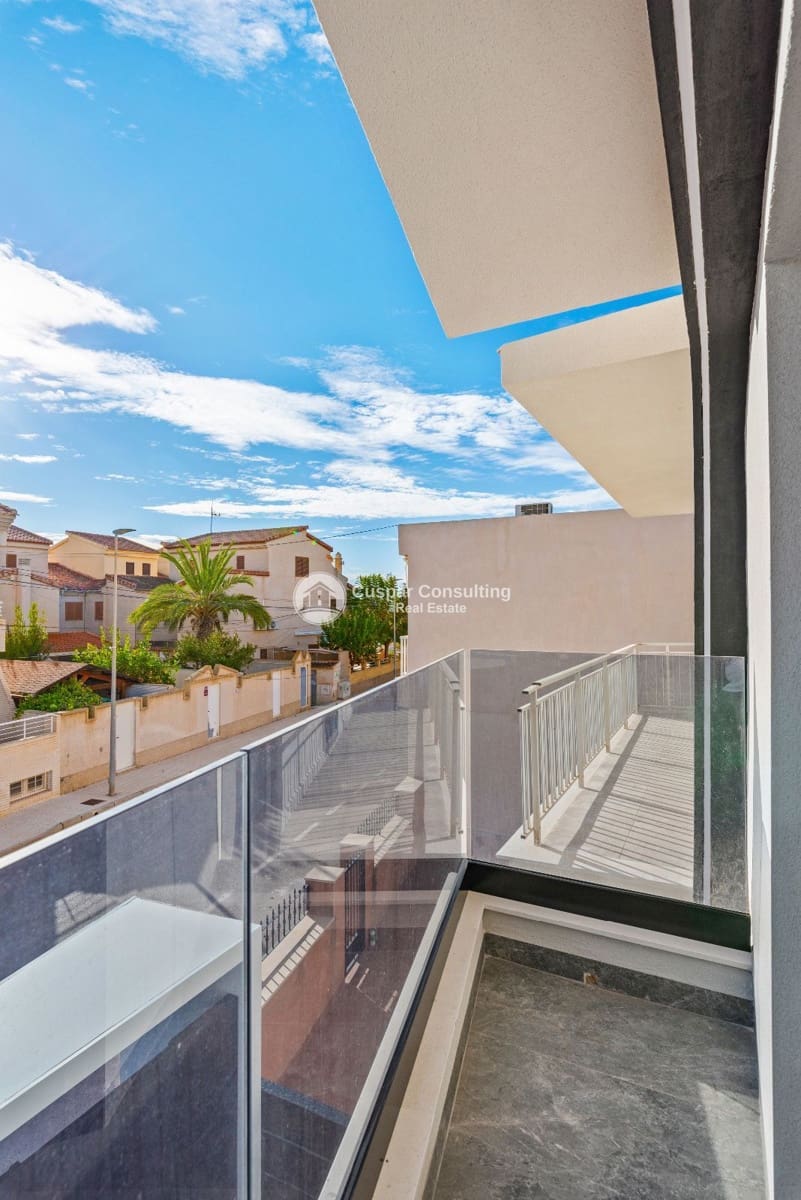 4 bedroom Villa for sale in Torre de la Horadada with pool garage - € 698,000 (Ref: 9752545)