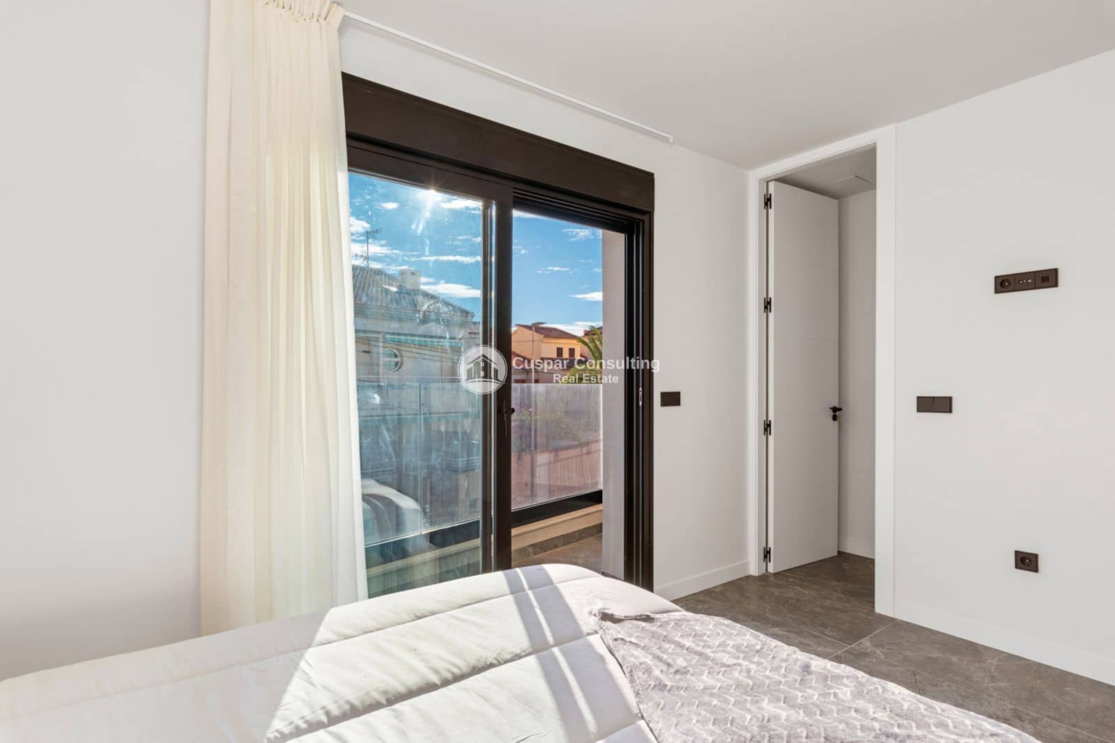 4 bedroom Villa for sale in Torre de la Horadada with pool garage - € 698,000 (Ref: 9752545)