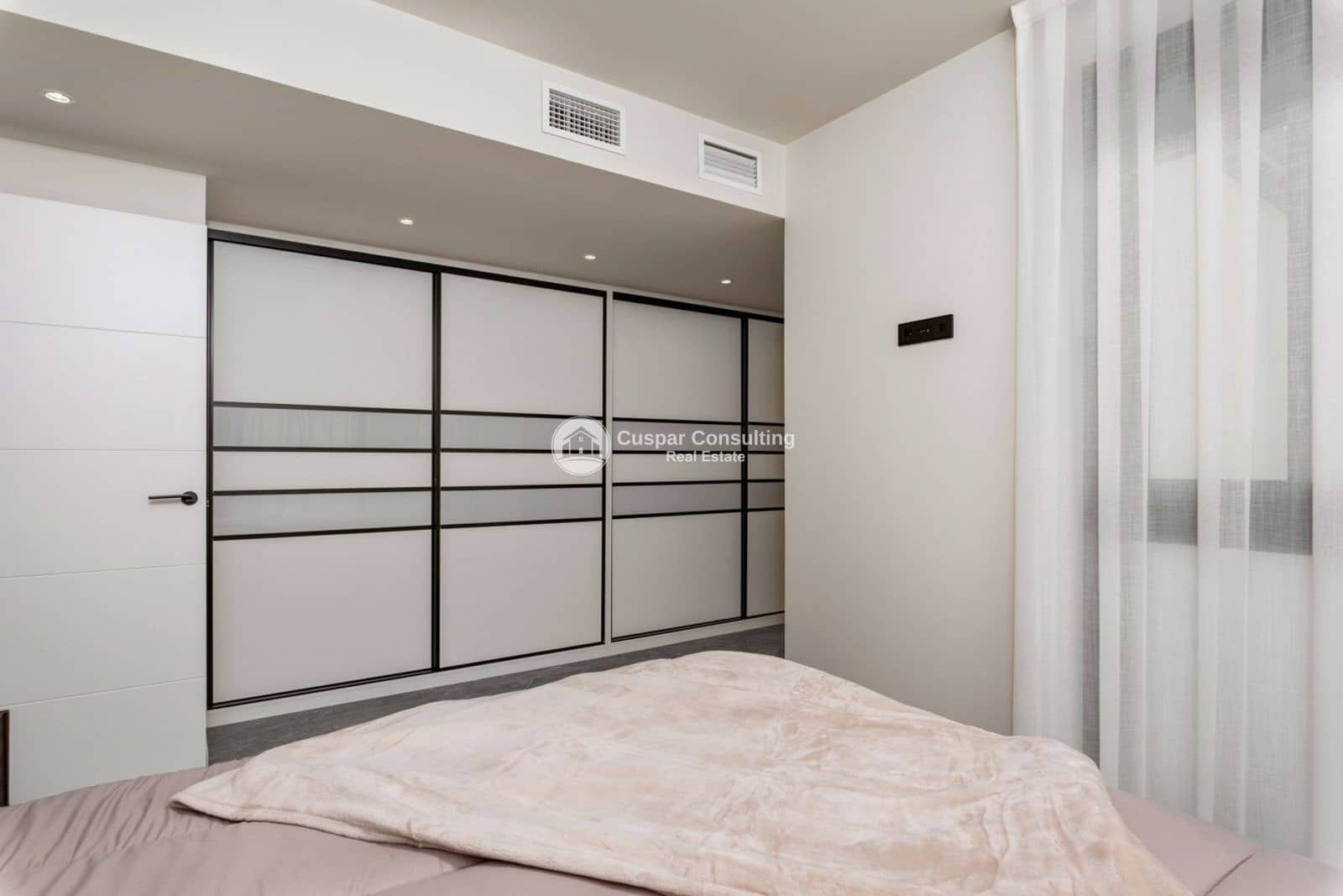 4 bedroom Villa for sale in Torre de la Horadada with pool garage - € 698,000 (Ref: 9752545)