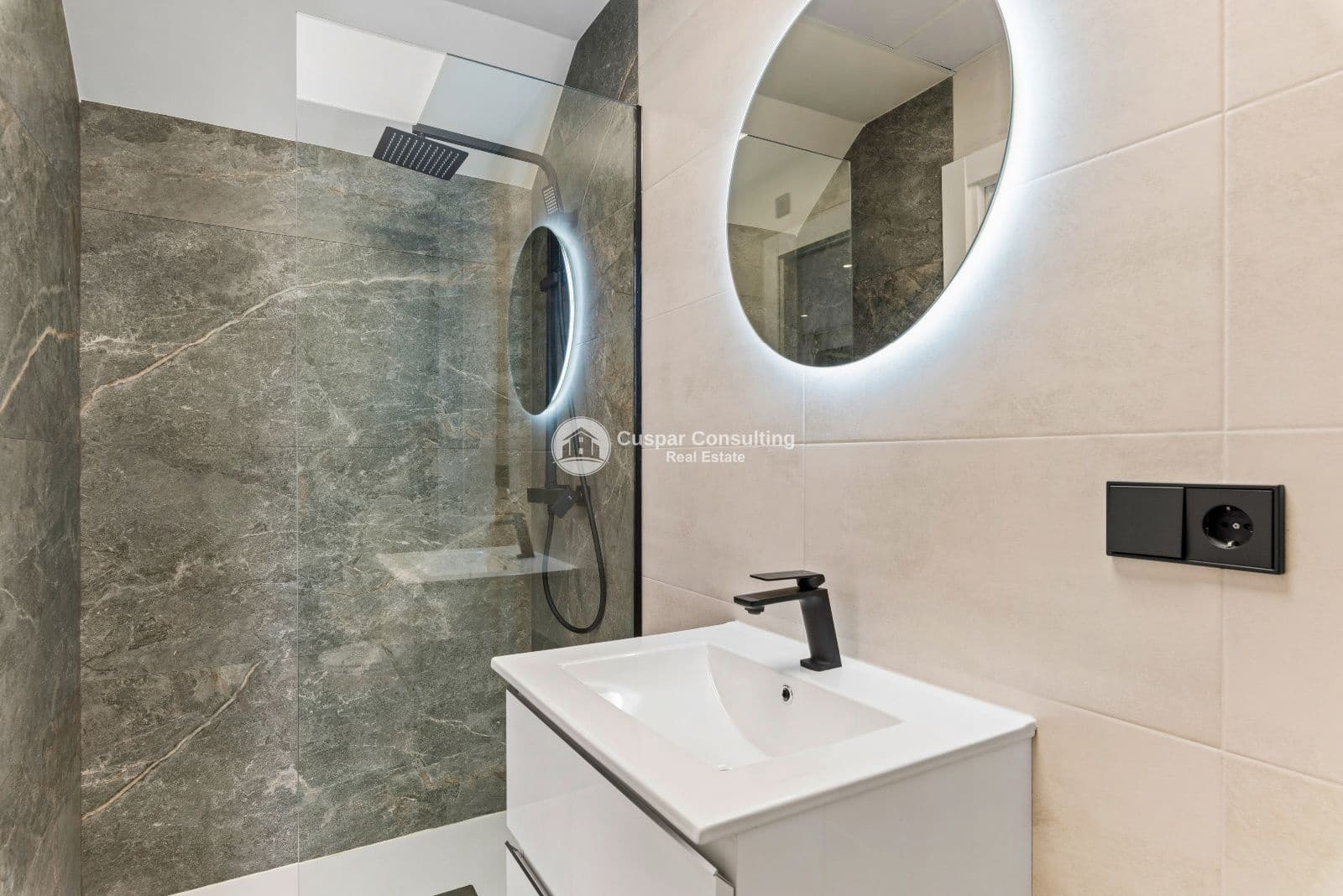 4 bedroom Villa for sale in Torre de la Horadada with pool garage - € 698,000 (Ref: 9752545)