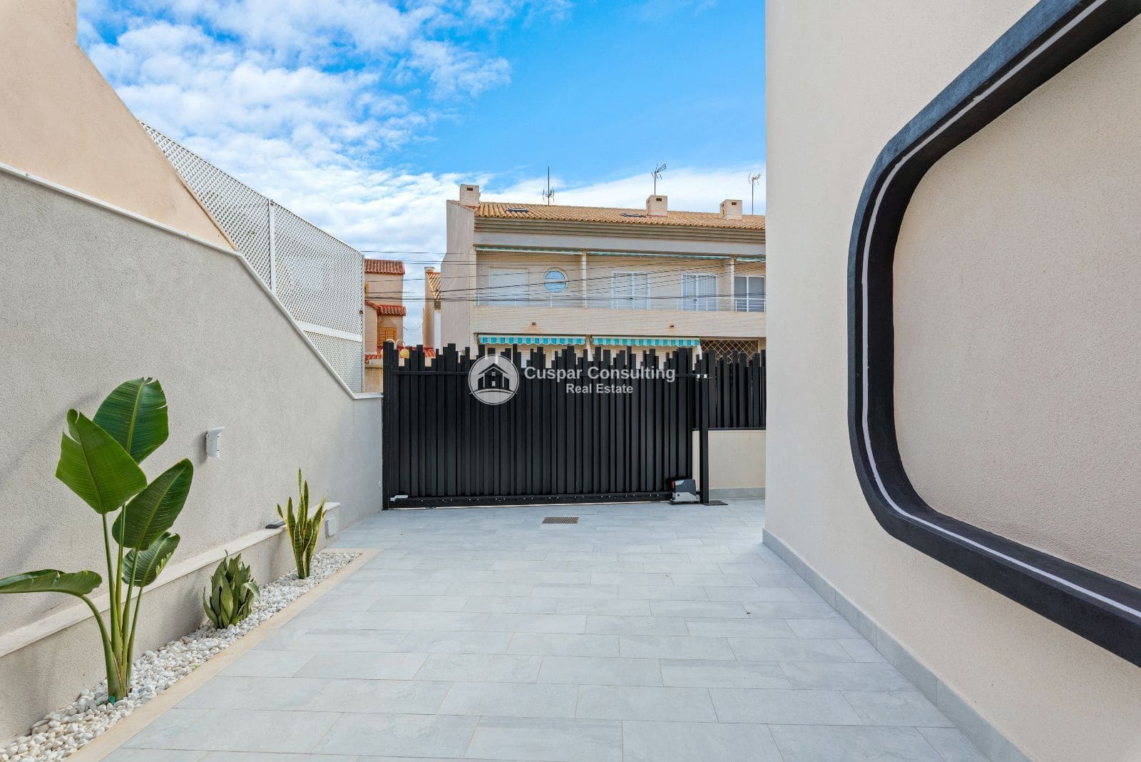 4 bedroom Villa for sale in Torre de la Horadada with pool garage - € 698,000 (Ref: 9752545)