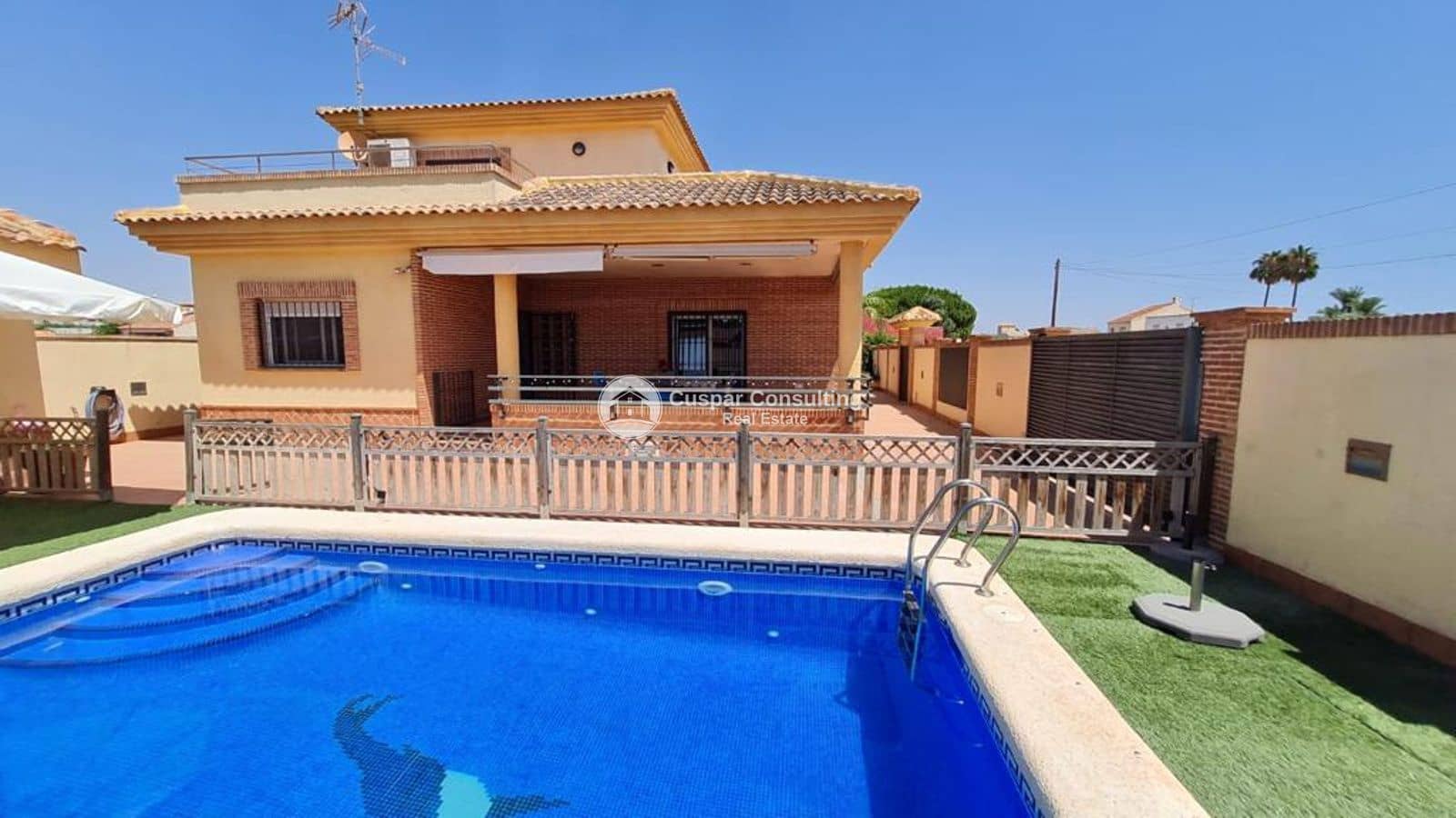 4 soverom Villa til salgs i Los Alcazares med svømmebasseng garasje - € 310 000 (Ref: 9759431)