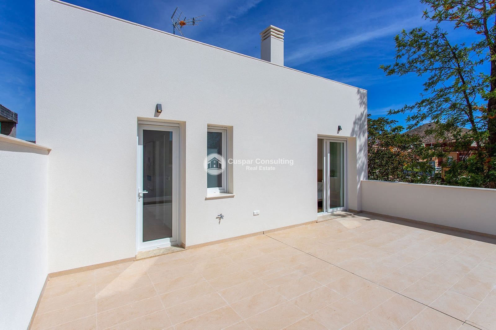 3 soverom Villa til salgs i Alicante by med svømmebasseng garasje - € 357 250 (Ref: 9778457)