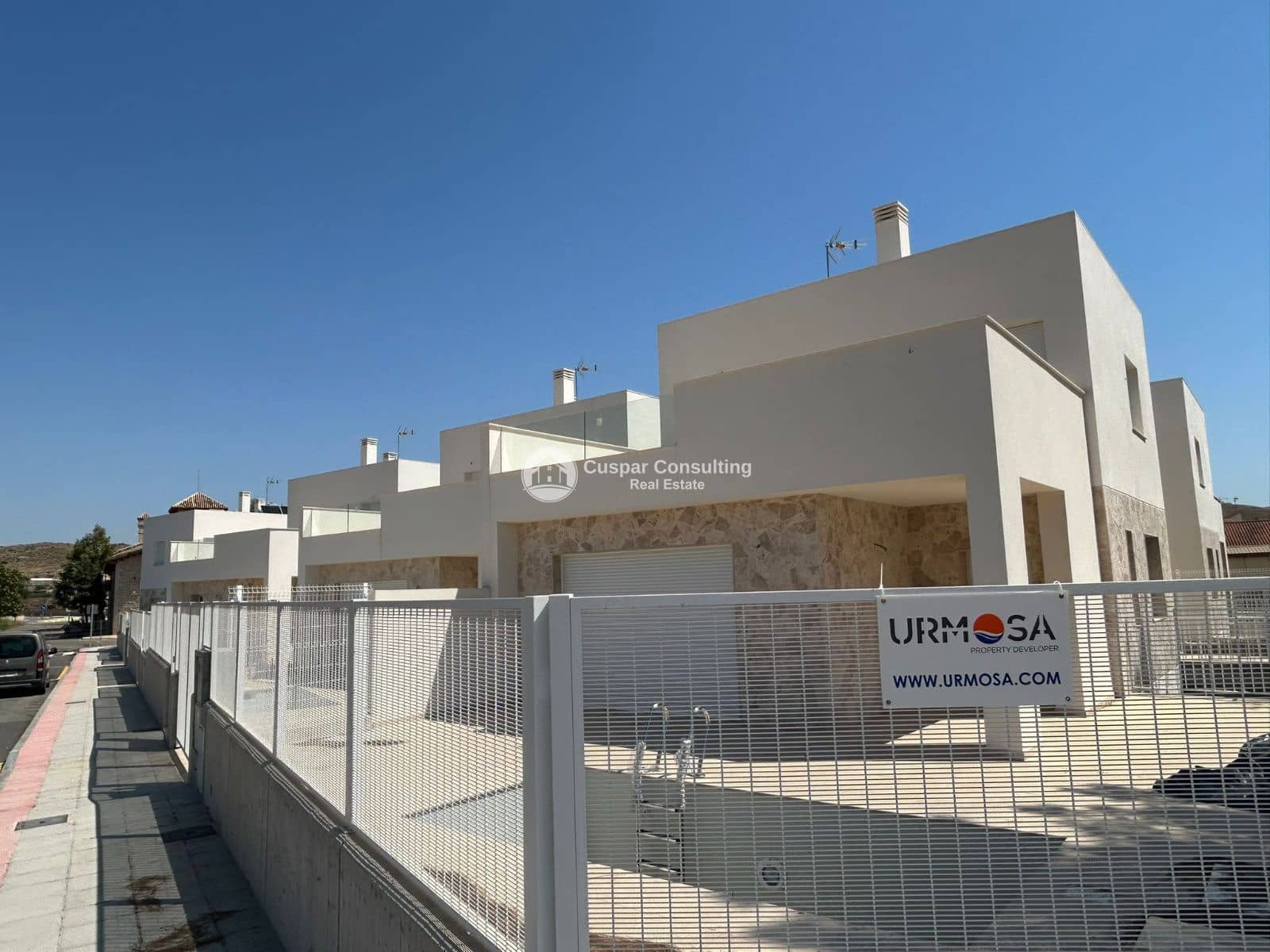 3 soverom Villa til salgs i Alicante by med svømmebasseng garasje - € 357 250 (Ref: 9778457)