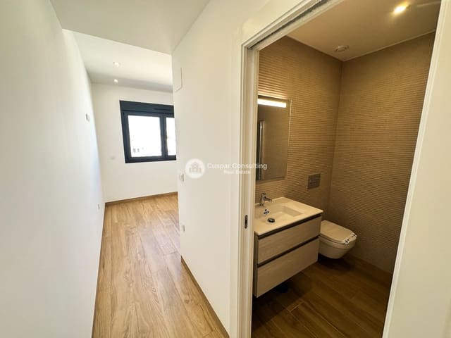 2 soveværelse Penthouse til salg i Torrevieja med swimmingpool garage - € 359.900 (Ref: 9879894)