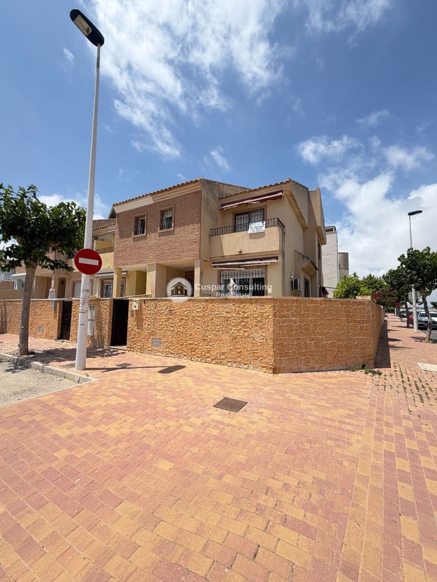 Casa de 3 habitaciones en San Pedro del Pinatar en venta con garaje - 335.000 € (Ref: 9895283)