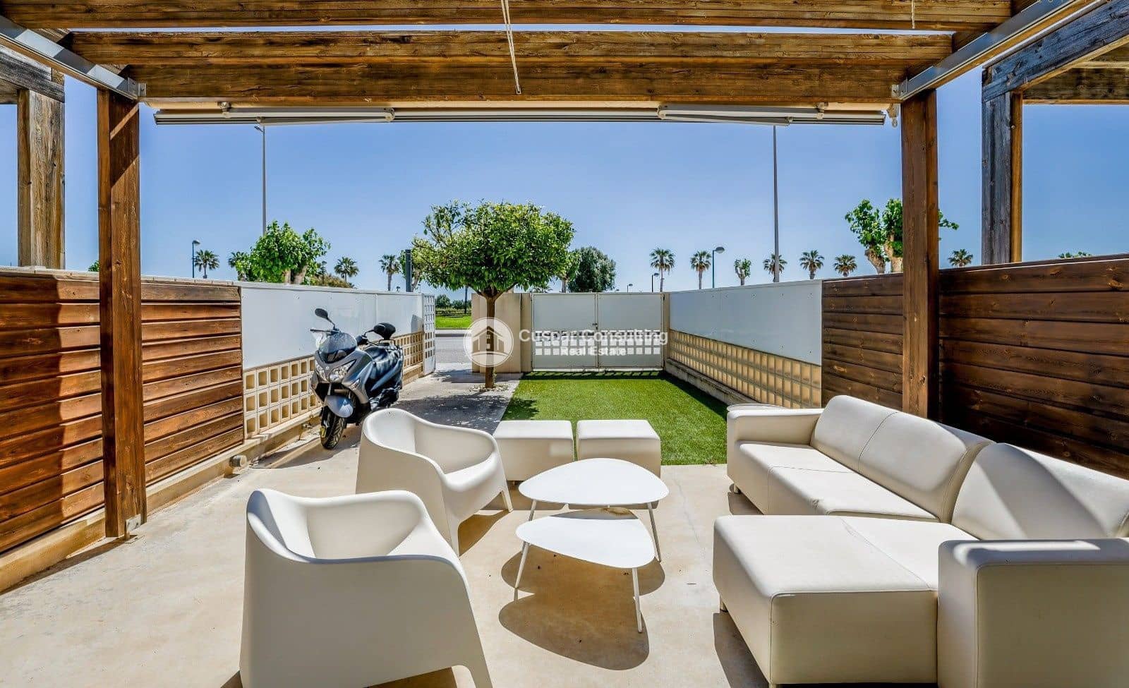 3 bedroom Villa for sale in Pilar de la Horadada with pool garage - € 658,000 (Ref: 9902368)
