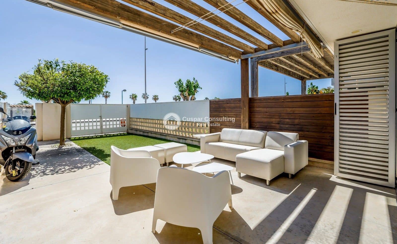 3 bedroom Villa for sale in Pilar de la Horadada with pool garage - € 658,000 (Ref: 9902368)