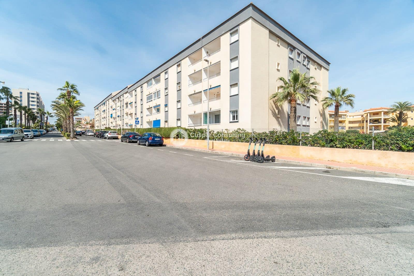 2 bedroom Flat for sale in Punta Prima with pool garage - € 219,000 (Ref: 9932194)