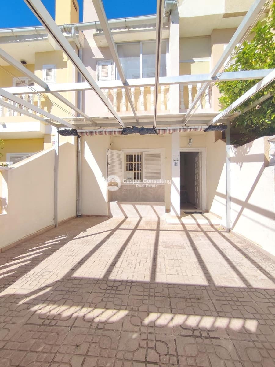 2 makuuhuone Omakotitalo myytävänä paikassa San Pedro del Pinatar mukana 
autotalli - 125 800 € (Ref: 9991501)