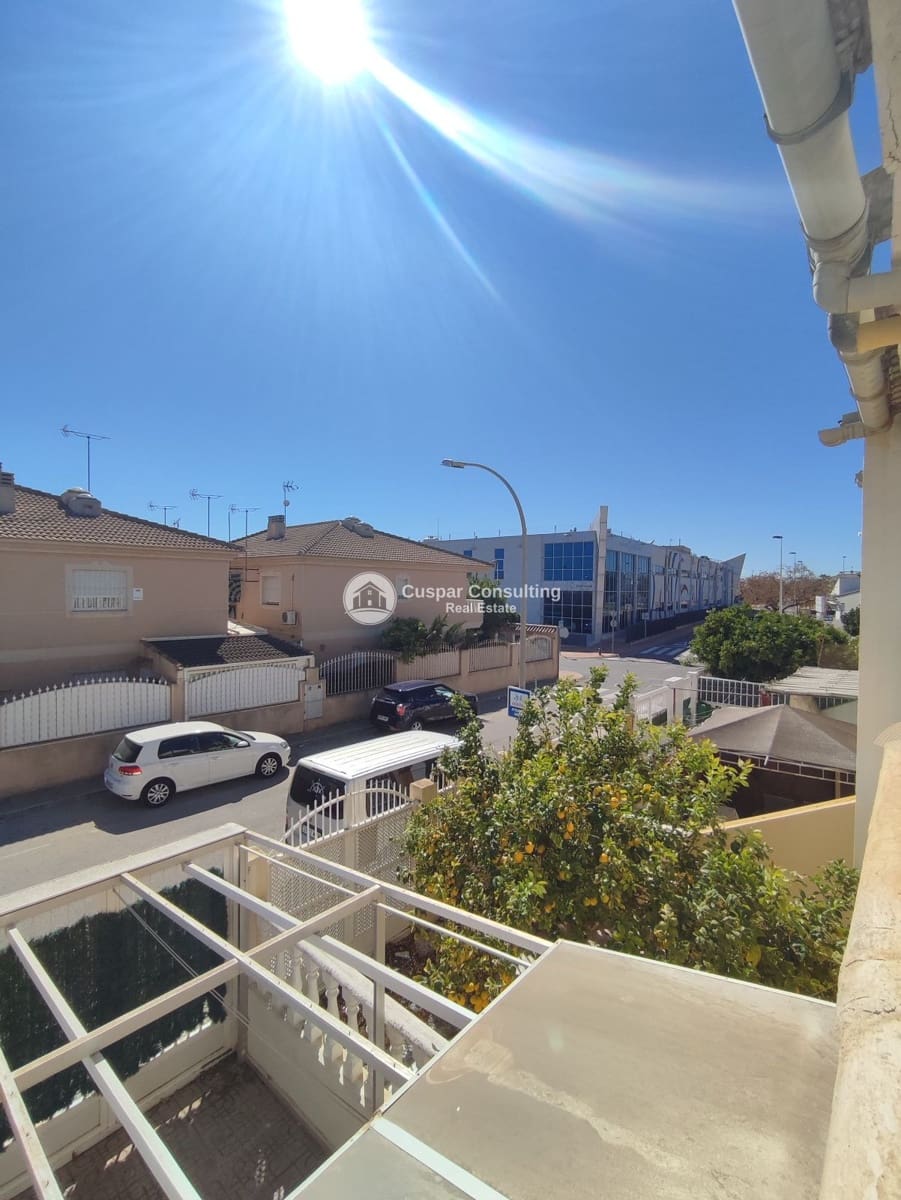 2 makuuhuone Omakotitalo myytävänä paikassa San Pedro del Pinatar mukana 
autotalli - 125 800 € (Ref: 9991501)