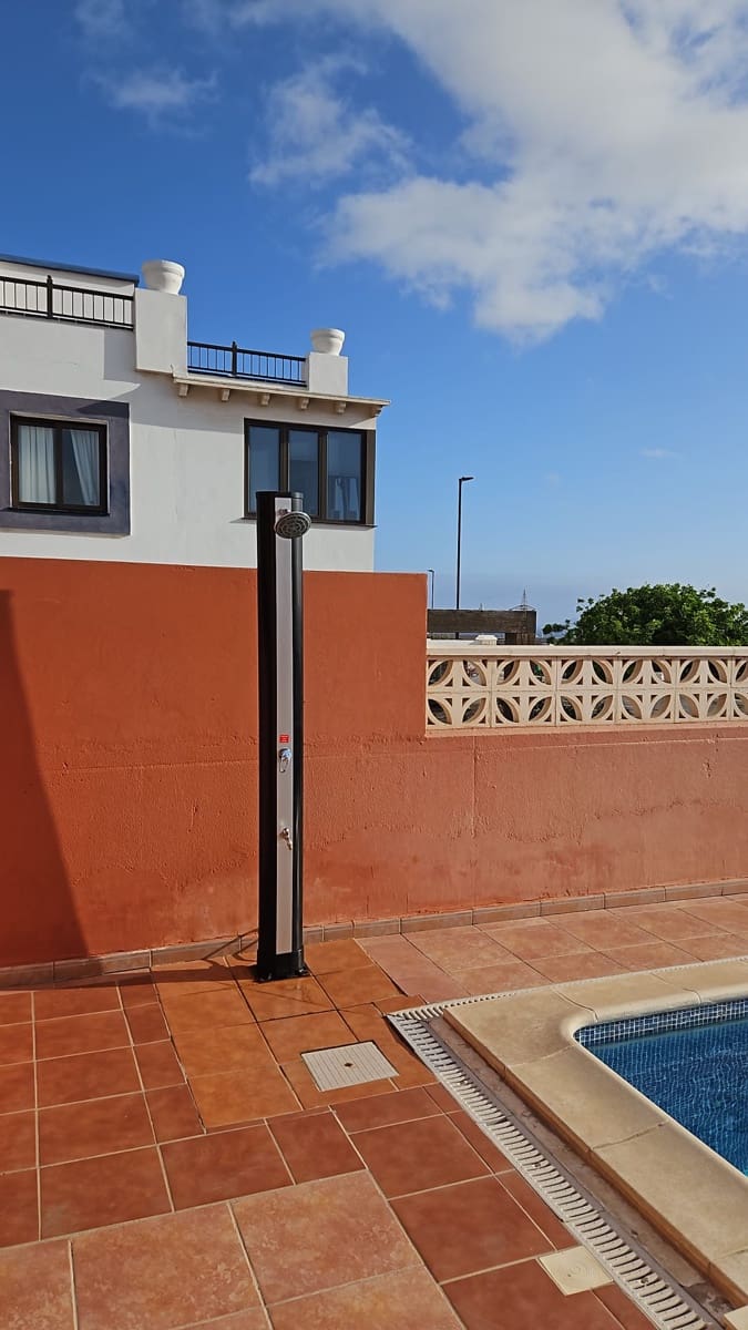 3 sypialnia Dom na sprzedaż w Corralejo z basenem garażem - 475 000 € (Ref: 8650961)