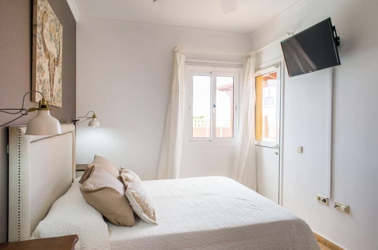 3 sypialnia Dom na sprzedaż w Corralejo z basenem garażem - 475 000 € (Ref: 8650961)