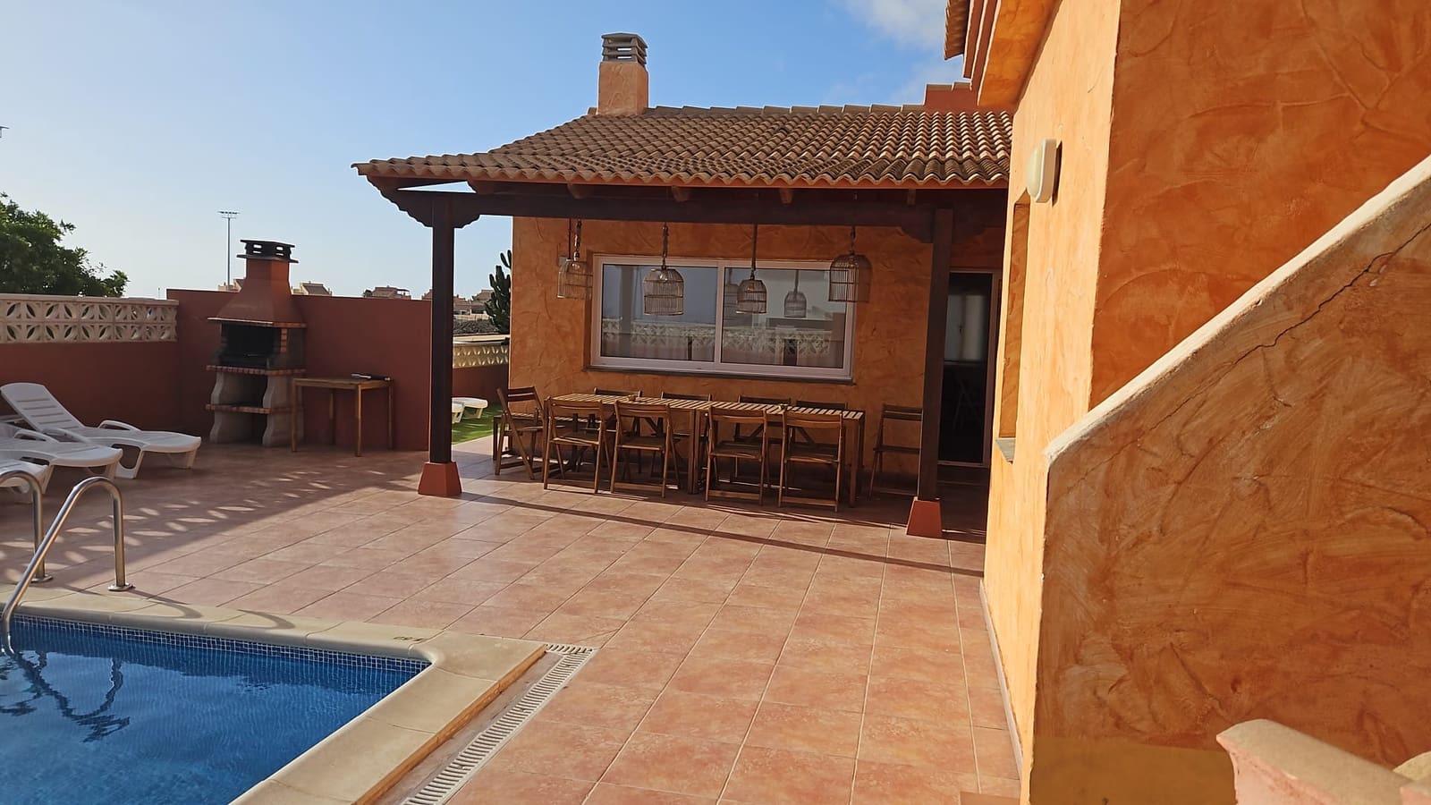 3 sypialnia Dom na sprzedaż w Corralejo z basenem garażem - 475 000 € (Ref: 8650961)