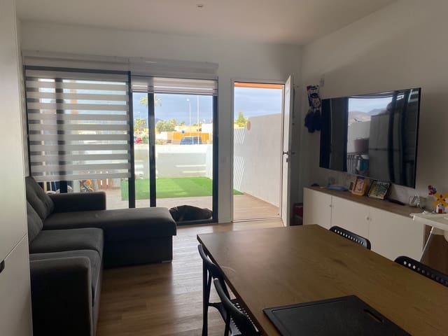 2 quarto Moradia em Banda para venda em Corralejo, La Oliva com piscina garagem - 245 000 € (Ref: 9096287)