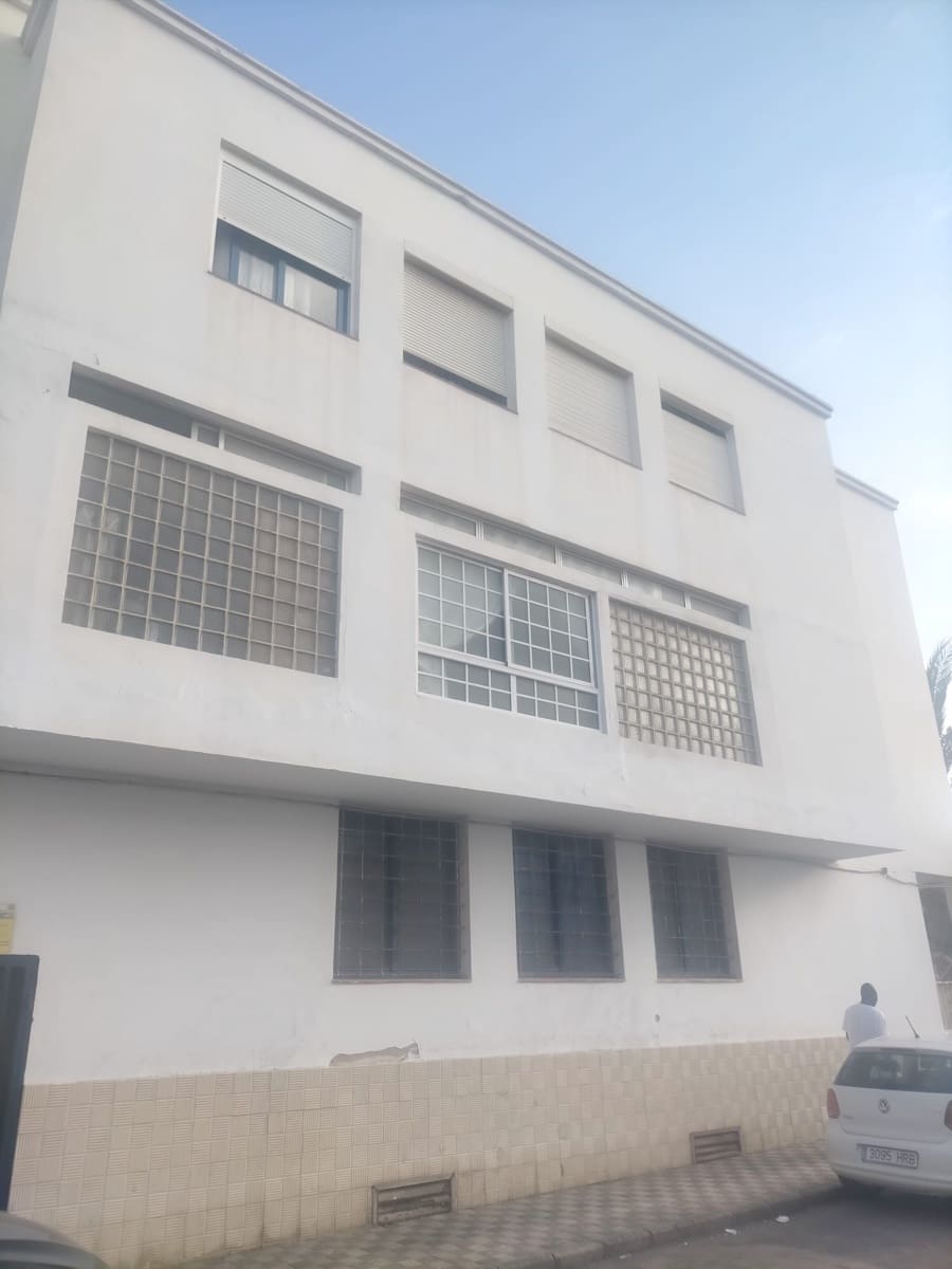 3 bedroom Flat for sale in Corralejo - € 275,000 (Ref: 9138701)