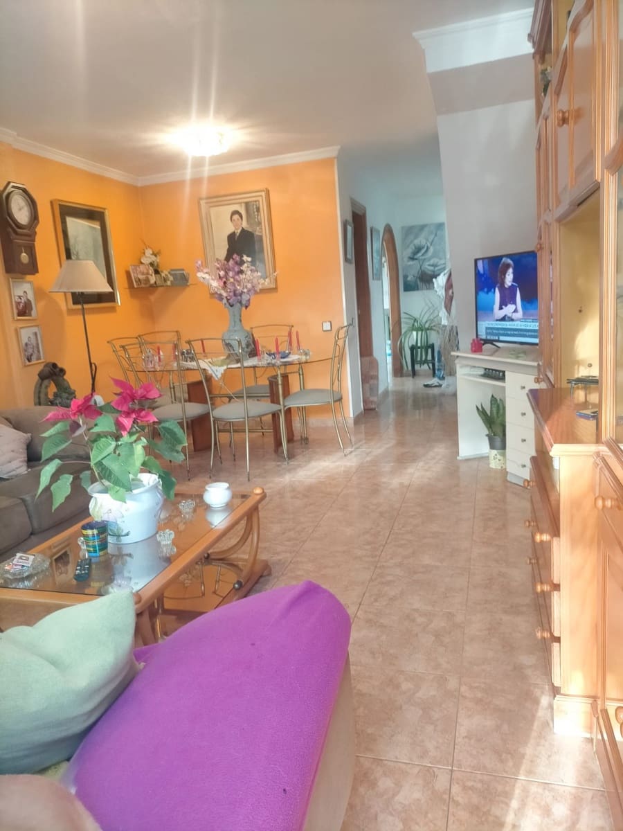 3 bedroom Flat for sale in Corralejo - € 275,000 (Ref: 9138701)