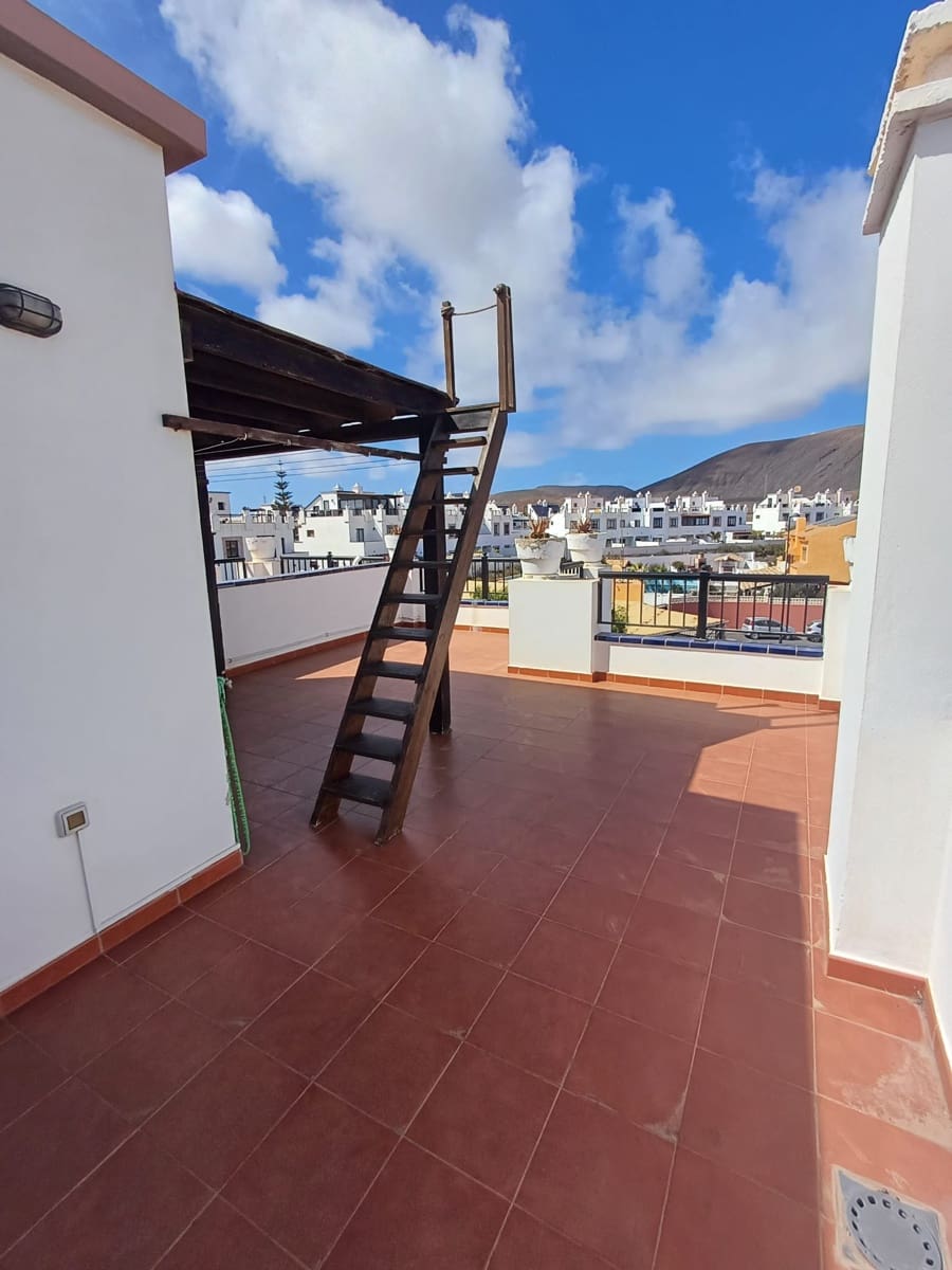 3 slaapkamer Rijtjeshuis te koop in Corralejo met zwembad garage - € 320.000 (Ref: 9386630)