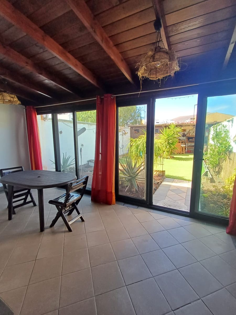 3 slaapkamer Rijtjeshuis te koop in Corralejo met zwembad garage - € 320.000 (Ref: 9386630)