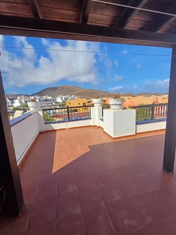 3 quarto Moradia em Banda para venda em Corralejo, La Oliva com piscina garagem - 320 000 € (Ref: 9386630)
