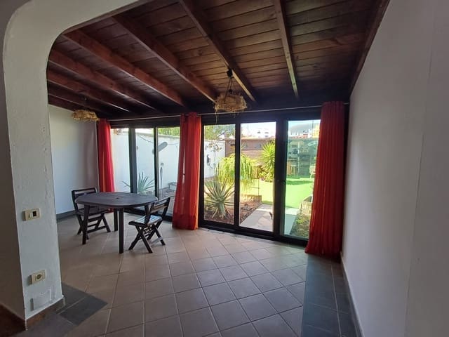 3 quarto Moradia em Banda para venda em Corralejo, La Oliva com piscina garagem - 320 000 € (Ref: 9386630)
