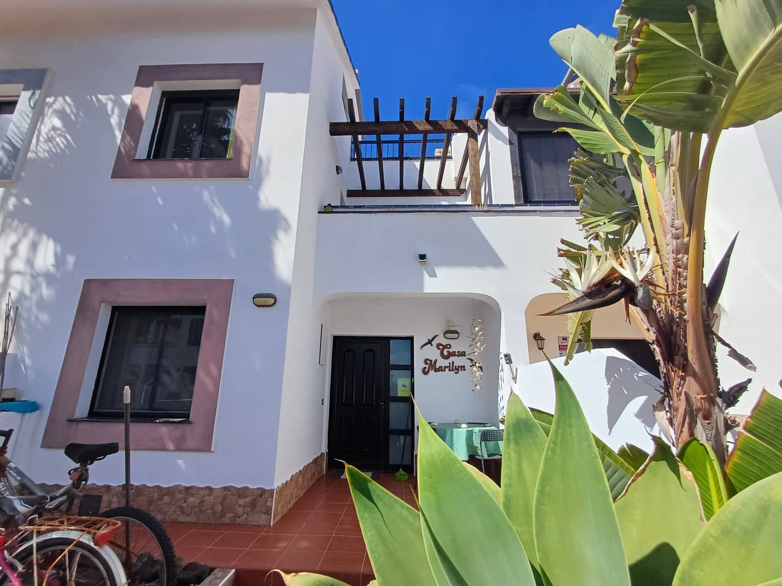 3 slaapkamer Rijtjeshuis te koop in Corralejo met zwembad garage - € 320.000 (Ref: 9386630)