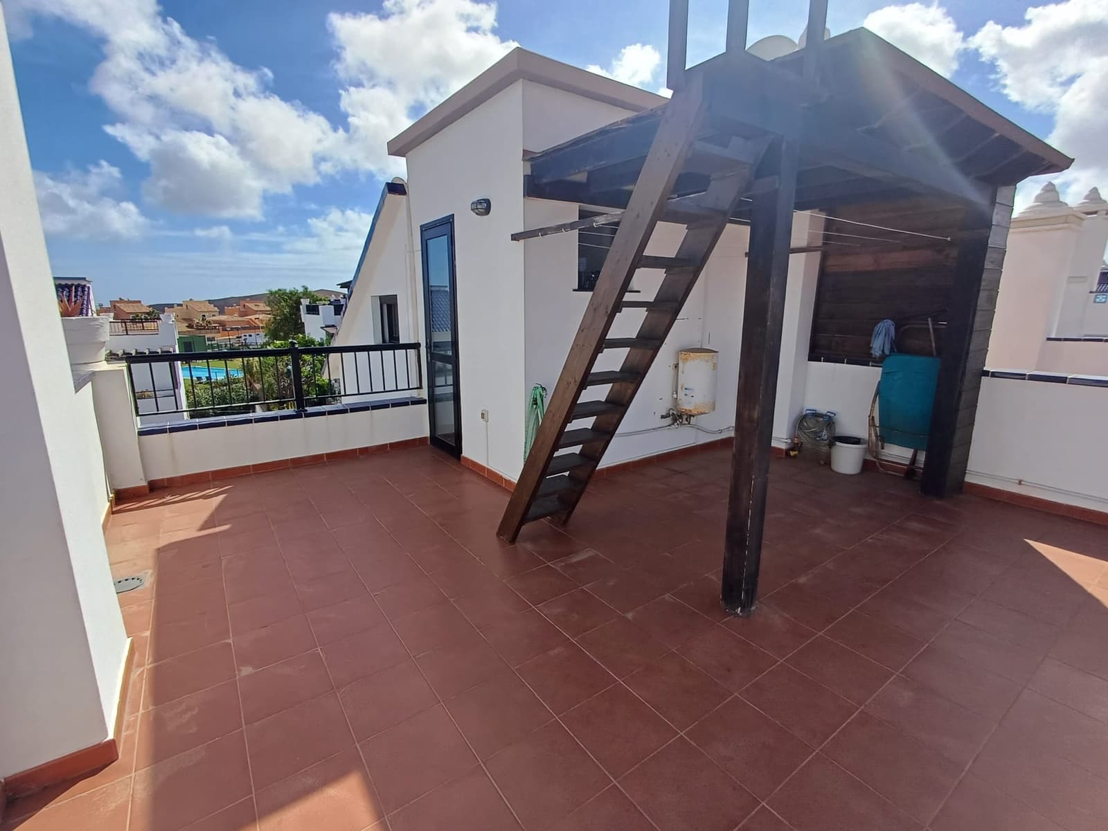 3 slaapkamer Rijtjeshuis te koop in Corralejo met zwembad garage - € 320.000 (Ref: 9386630)