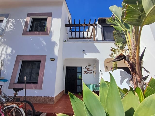 3 quarto Moradia em Banda para venda em Corralejo, La Oliva com piscina garagem - 320 000 € (Ref: 9386630)