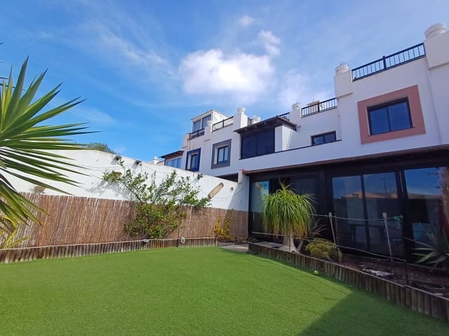 3 quarto Moradia em Banda para venda em Corralejo, La Oliva com piscina garagem - 320 000 € (Ref: 9386630)