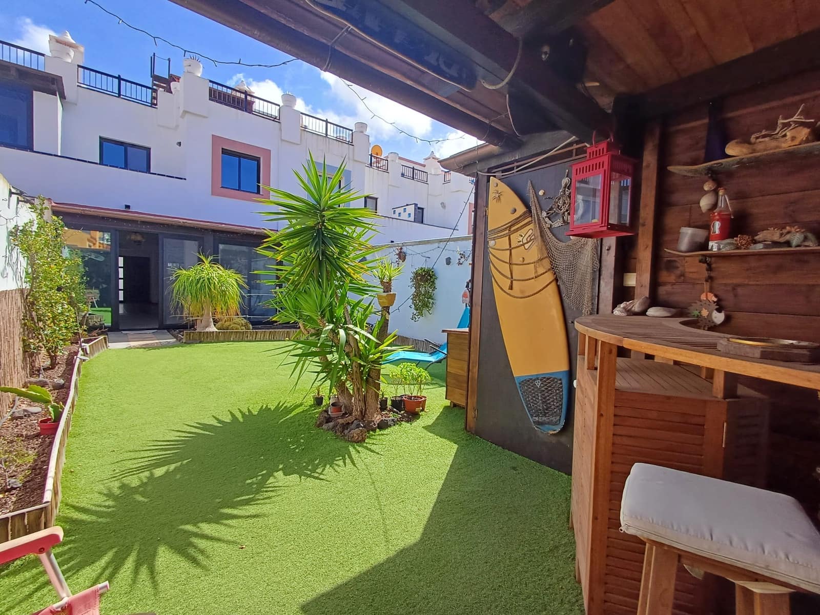 3 slaapkamer Rijtjeshuis te koop in Corralejo met zwembad garage - € 320.000 (Ref: 9386630)