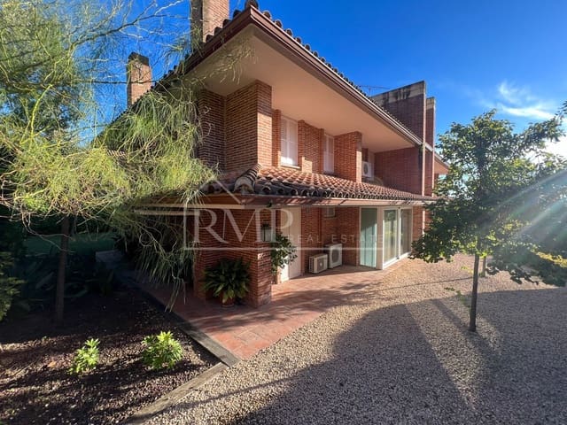 4 Zimmer Villa zu verkaufen in Sant Vicenç de Montalt mit Pool Garage - 1.690.000 € (Ref: 8861307)