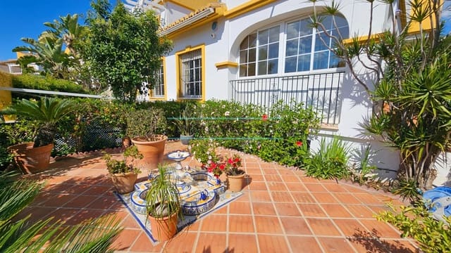 5 makuuhuone Huvila vuokrattavana paikassa Torre del Mar, Vélez-Málaga mukana uima-altaan 
autotalli - 3 300 € (Ref: 10035391)
