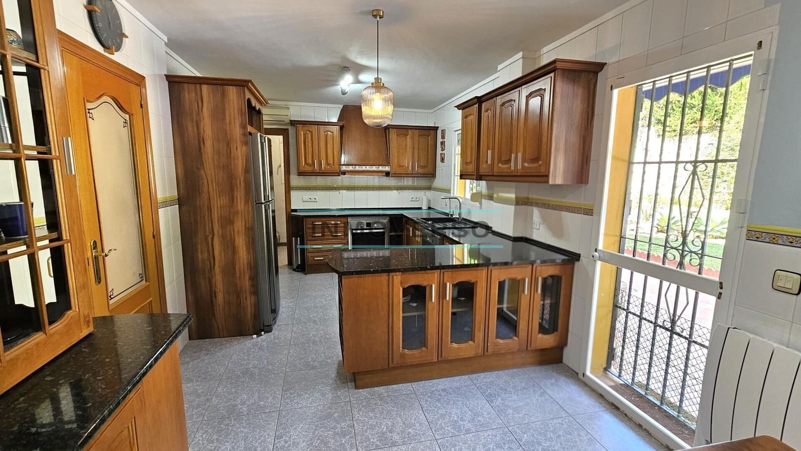 5 bedroom Villa for rent in Torre del Mar with pool garage - € 3,300 (Ref: 10035391)